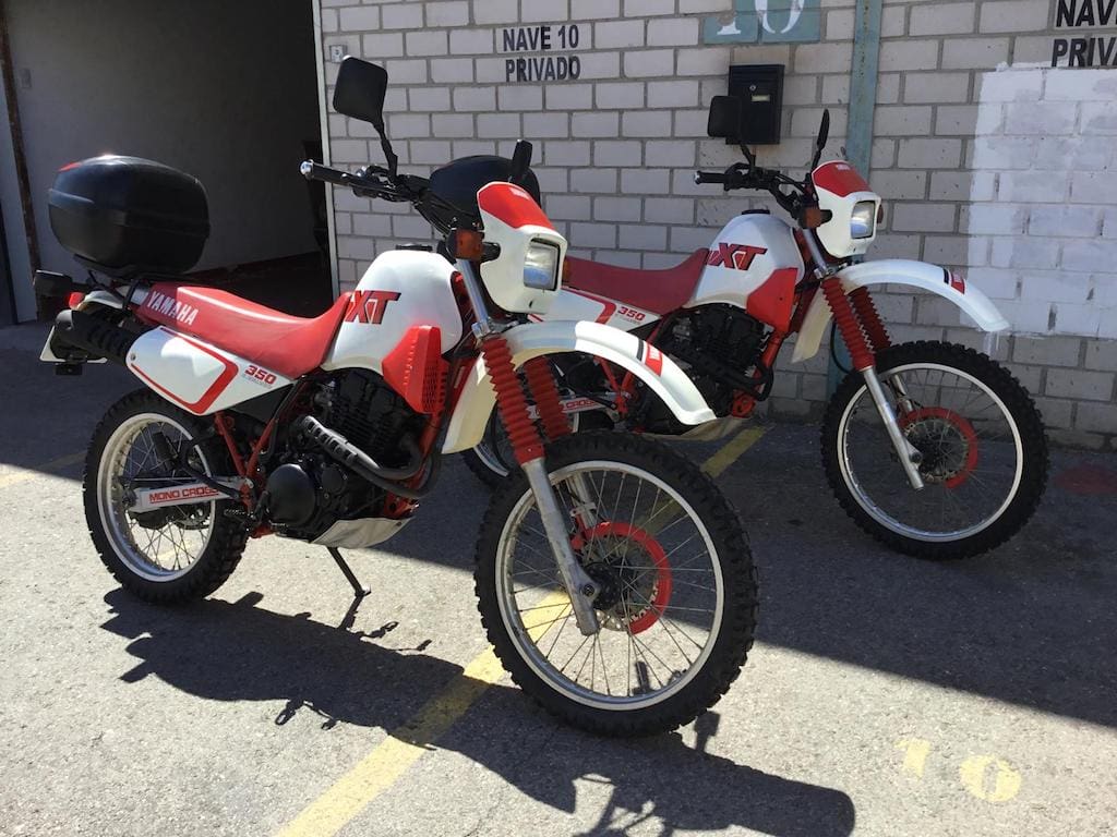 XT350 blanca y roja